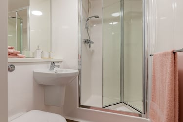 Premium En Suite at Oldway Centre, 39 High Street, City Centre, Swansea, SA11LA - Image 8